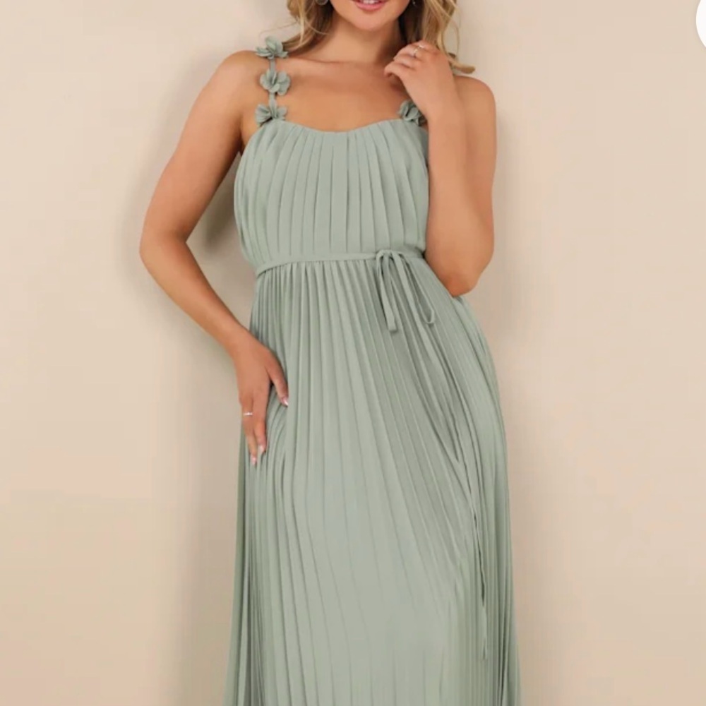 Lulu's Hera Sage Green Pleated Maxi Dress L